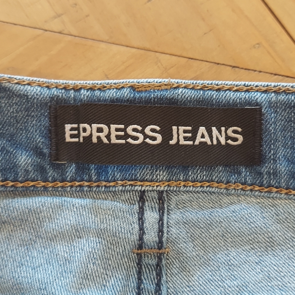 Express Lightwash Ripped Shorts - Picture 4 of 5